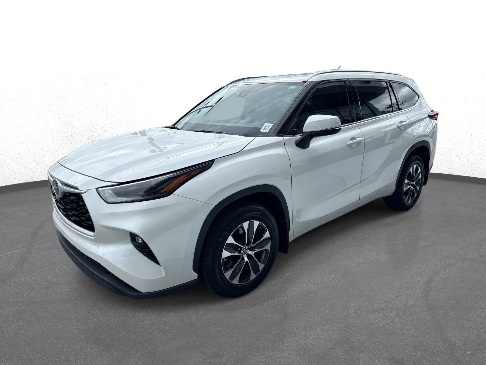 Used 2021 Toyota Highlander XLE AWD/4WD image 7