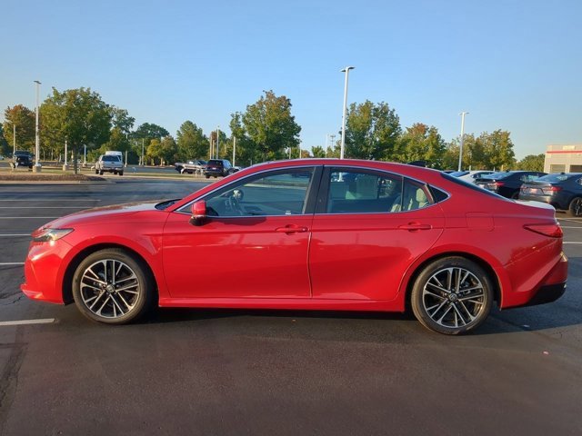 Used 2025 Toyota Camry XLE image 10