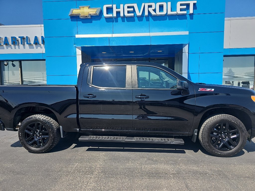 Used 2022 Chevrolet Silverado 1500 RST w/ Z71 Off-Road Package AWD/4WD image 2