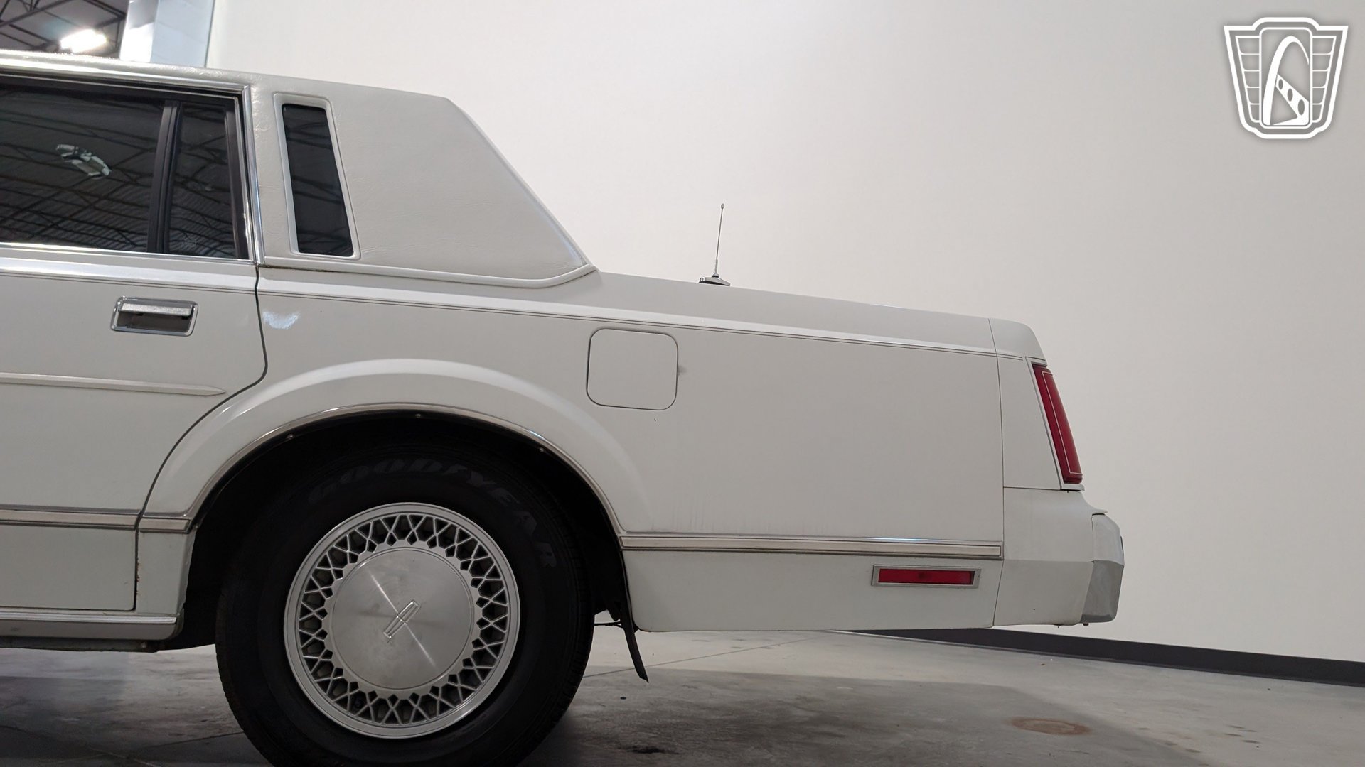 Used 1988 Lincoln Town Car RWD image 31