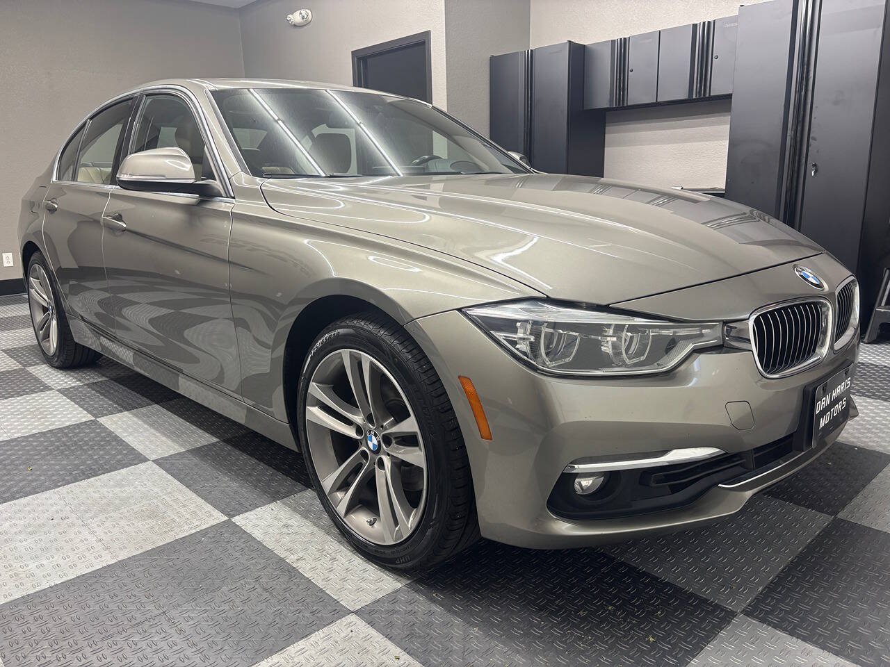 Used 2018 BMW 330i xDrive Sedan AWD/4WD image 4