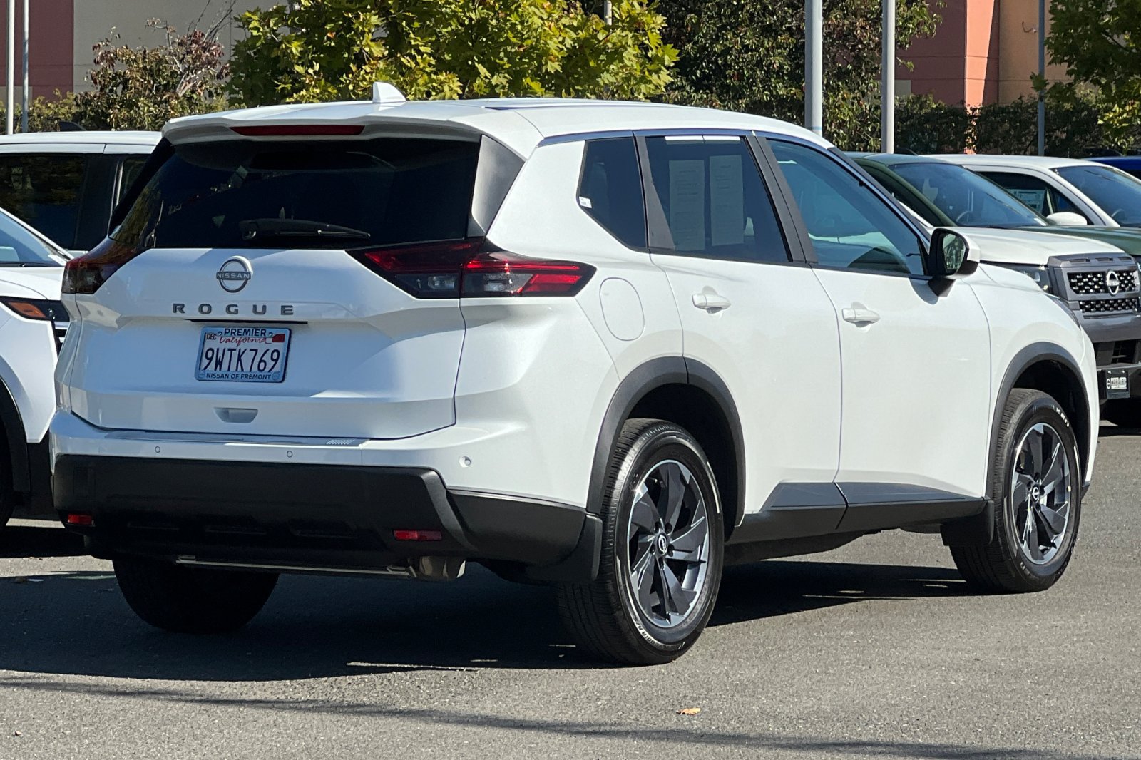 Certified 2026 Nissan Rogue SV FWD image 4