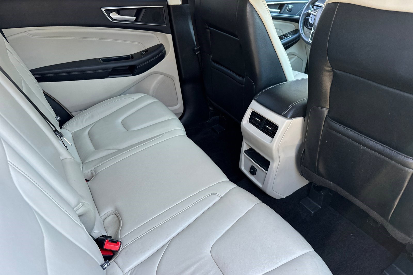 Used 2018 Ford Edge Titanium image 30