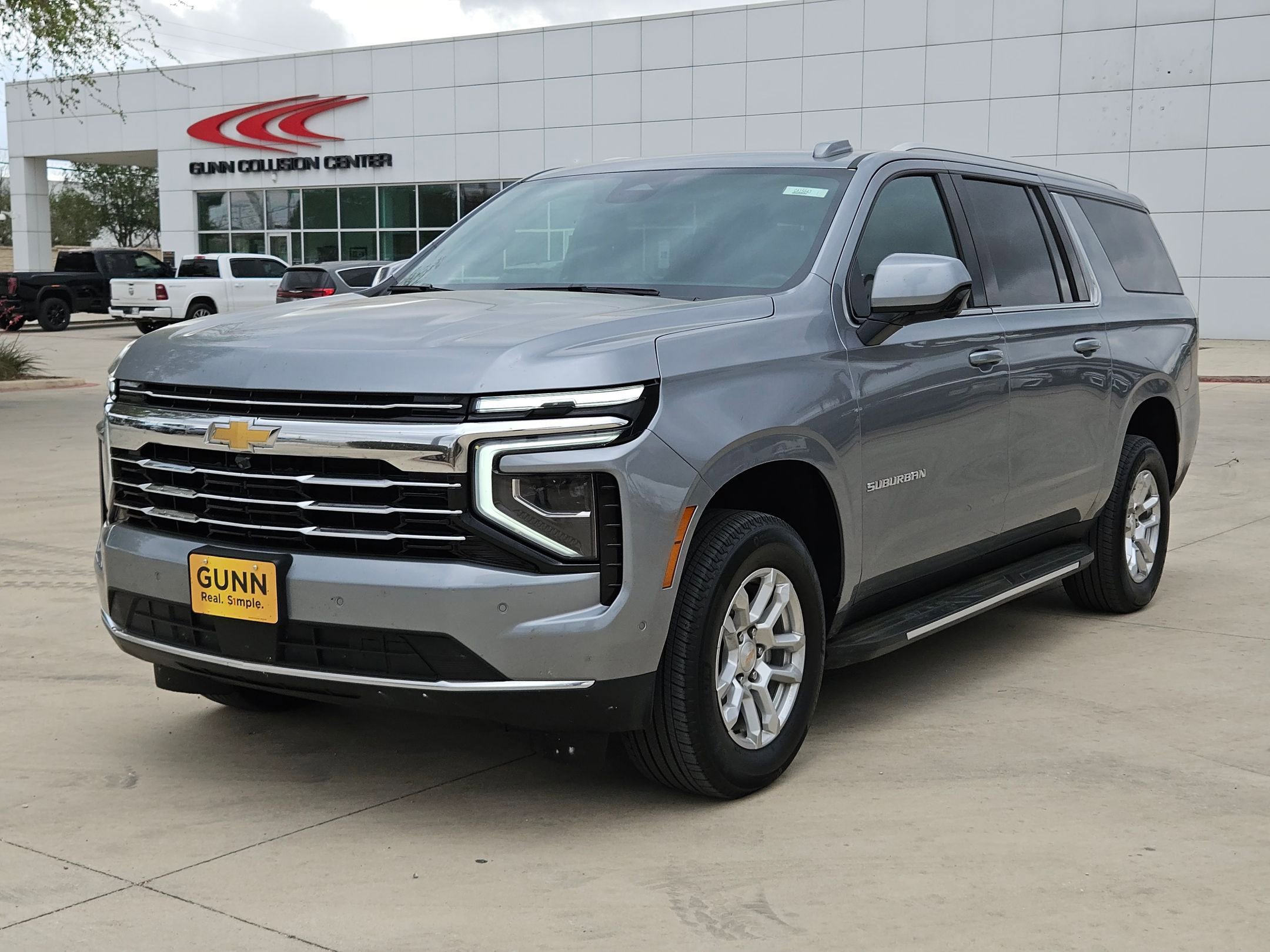 Certified 2025 Chevrolet Suburban LT AWD/4WD image 7
