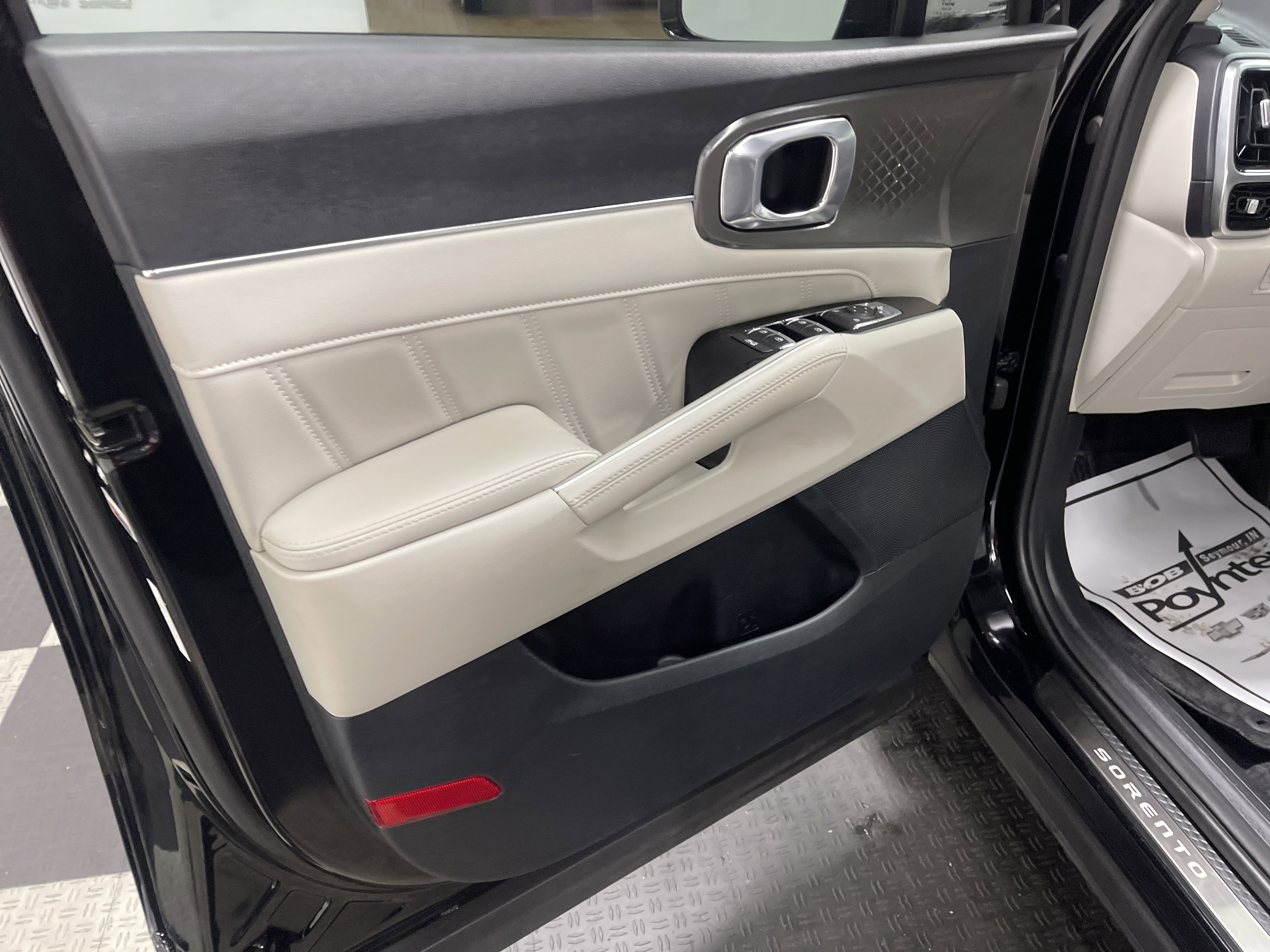 Used 2023 Kia Sorento SX image 10