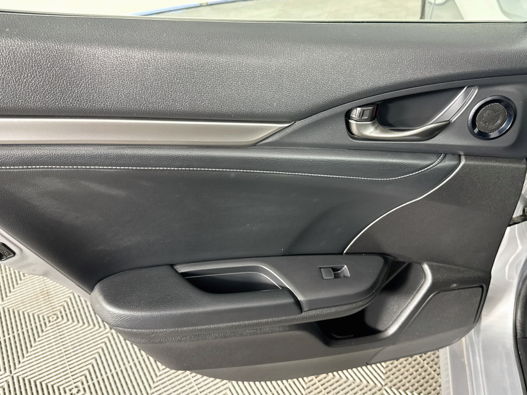 Used 2017 Honda Civic EX-L image 24