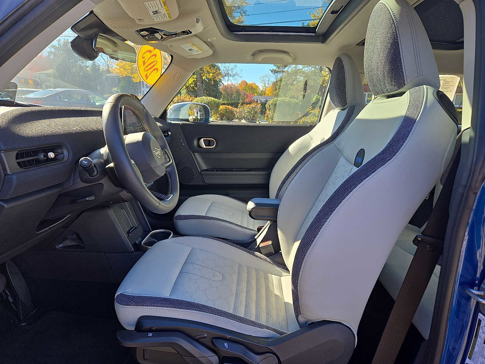 Used 2025 MINI Cooper 2-Door Hardtop image 13