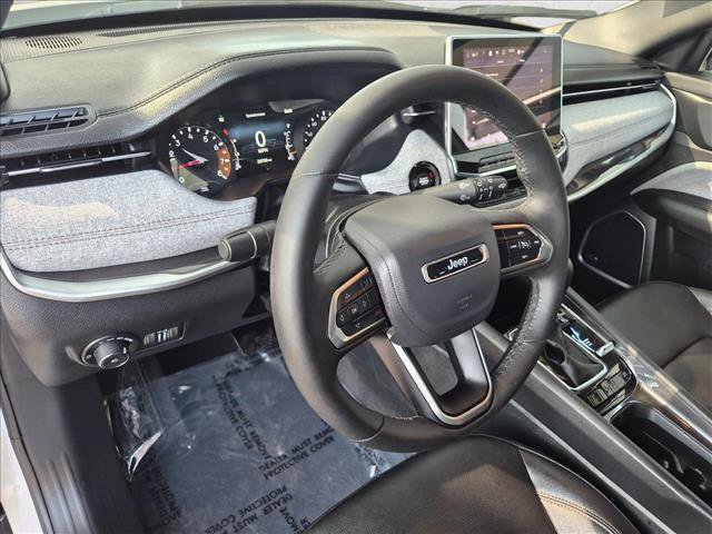 Used 2024 Jeep Compass Latitude w/ Sun and Sound Group AWD/4WD image 12