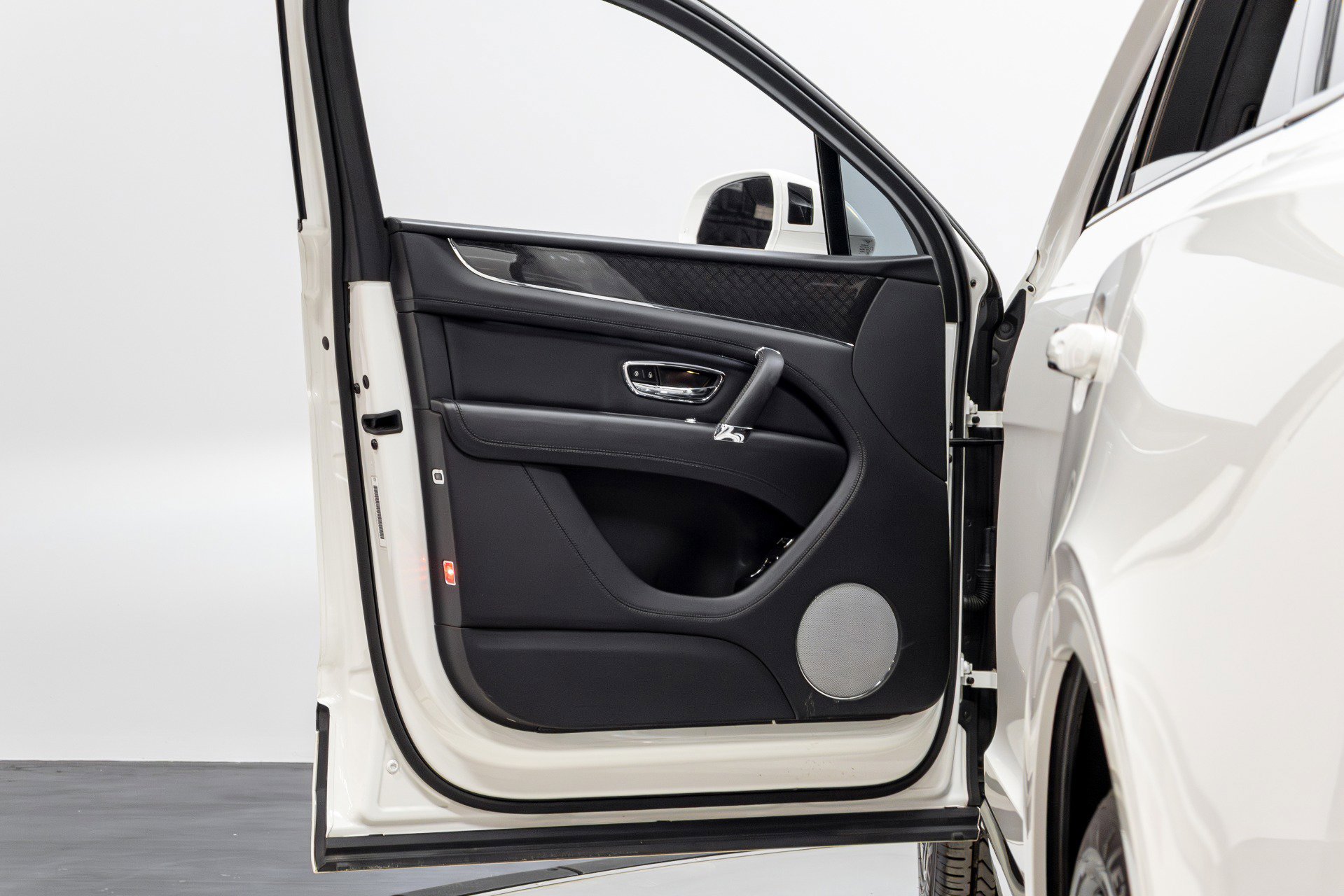 Used 2020 Bentley Bentayga Design Series image 47