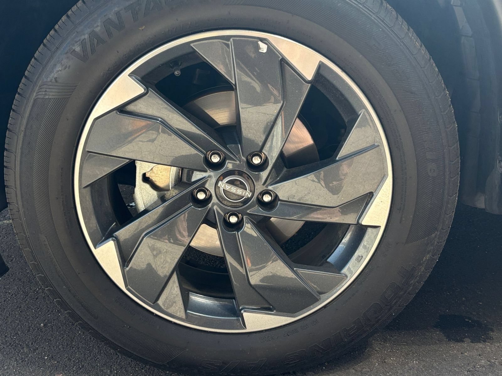 Used 2025 Nissan Rogue SV AWD/4WD image 29