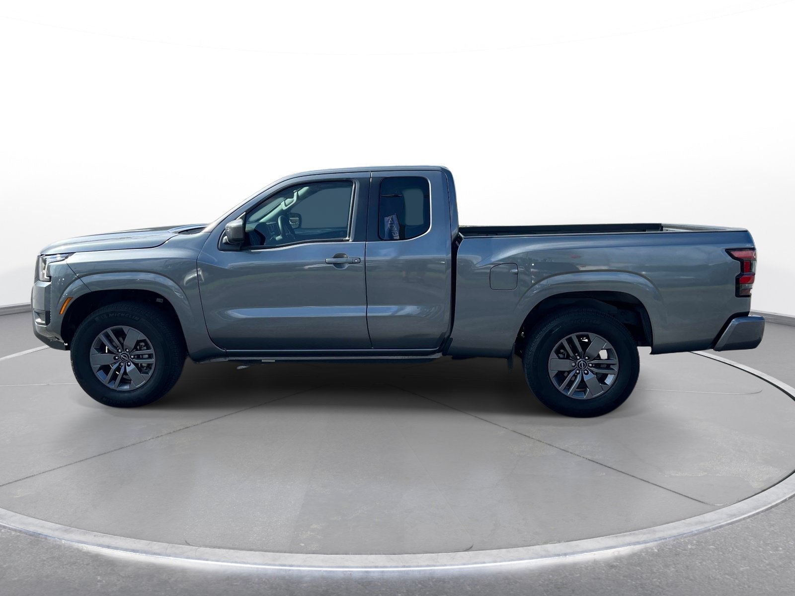 Used 2025 Nissan Frontier SV RWD image 9