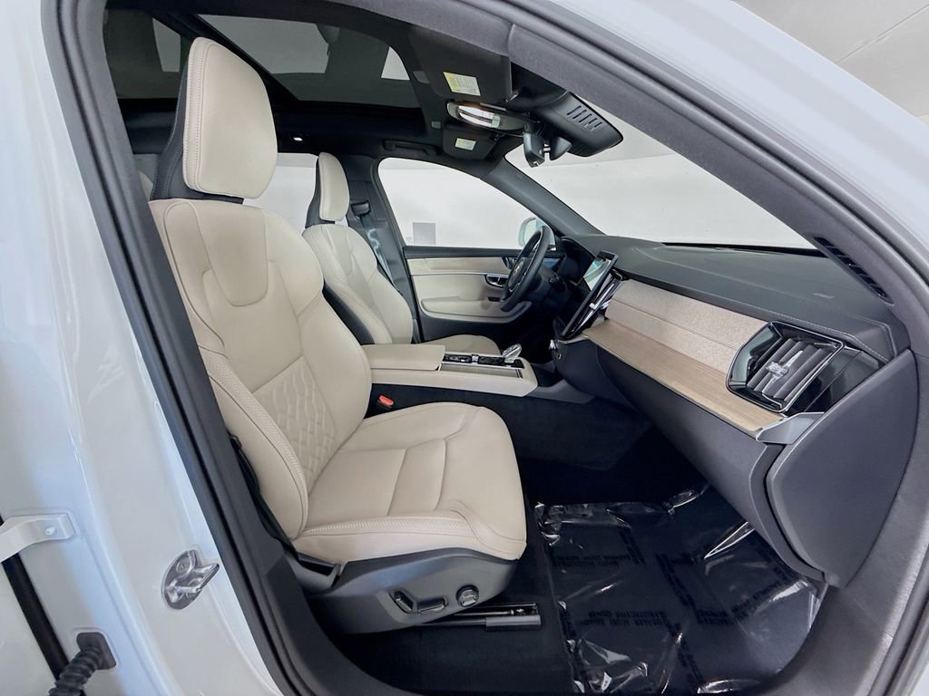 Certified 2026 Volvo XC90 B6 Plus w/ Protection Package Premier image 30