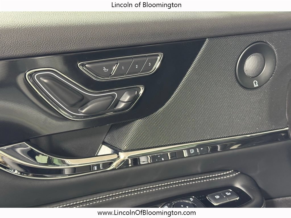 New 2025 Lincoln Corsair Grand Touring w/ Equipment Group 302A AWD/4WD image 18