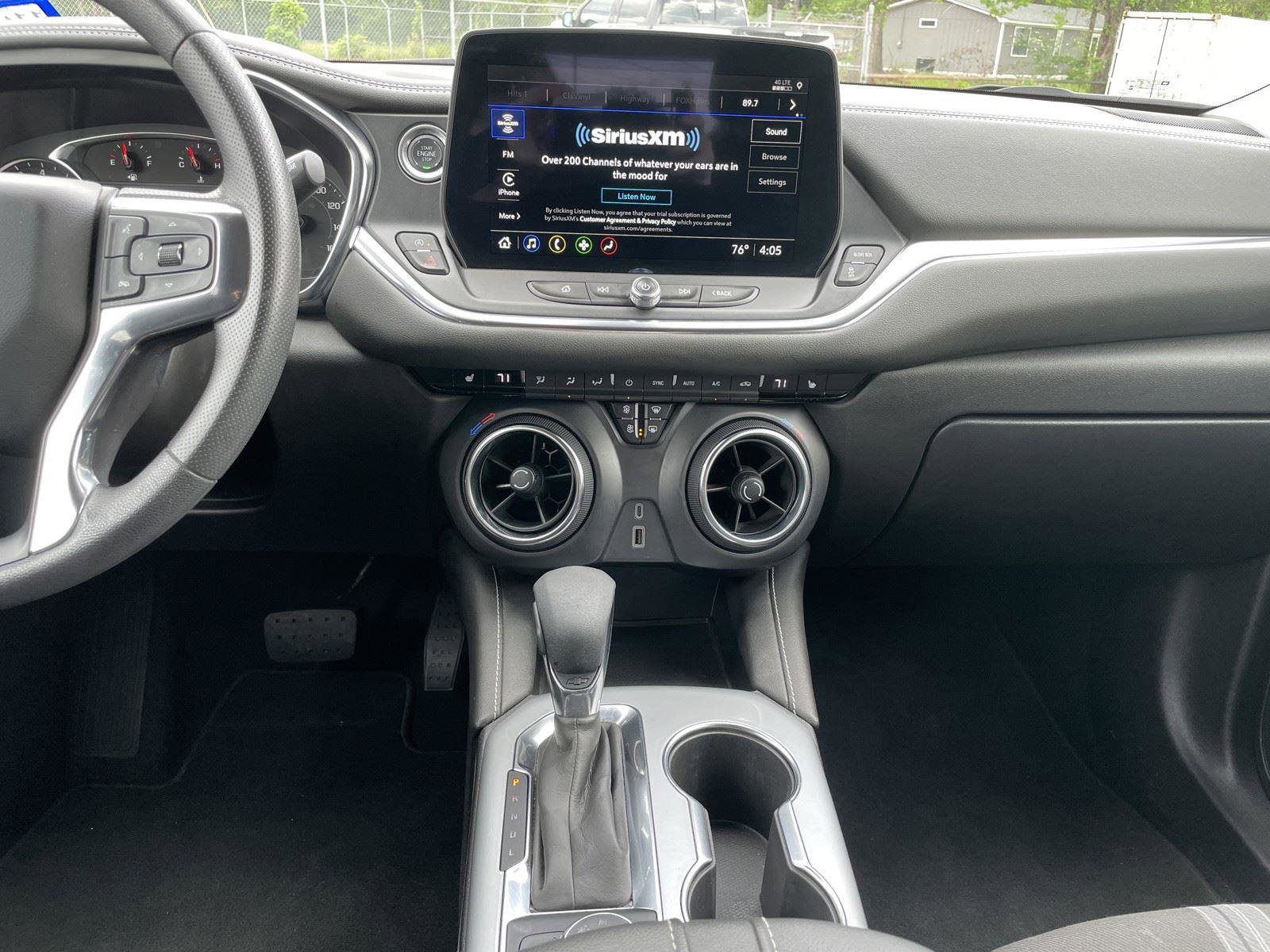 Used 2025 Chevrolet Blazer LT FWD image 19