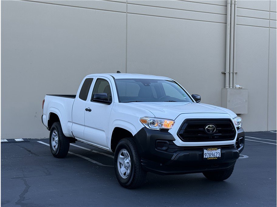 Used 2020 Toyota Tacoma SR image 3