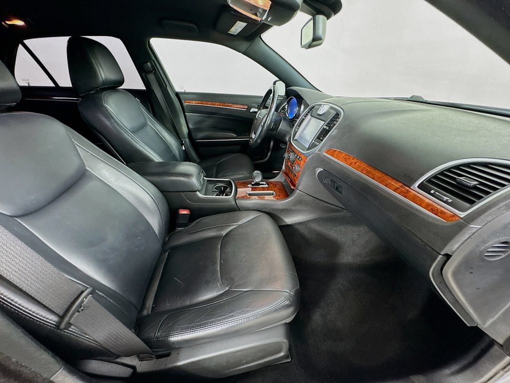 Used 2014 Chrysler 300 RWD image 32