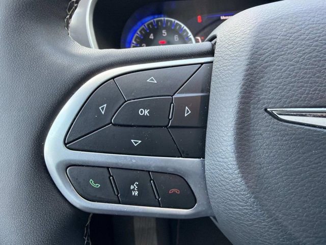 Used 2025 Chrysler Pacifica Select FWD image 25