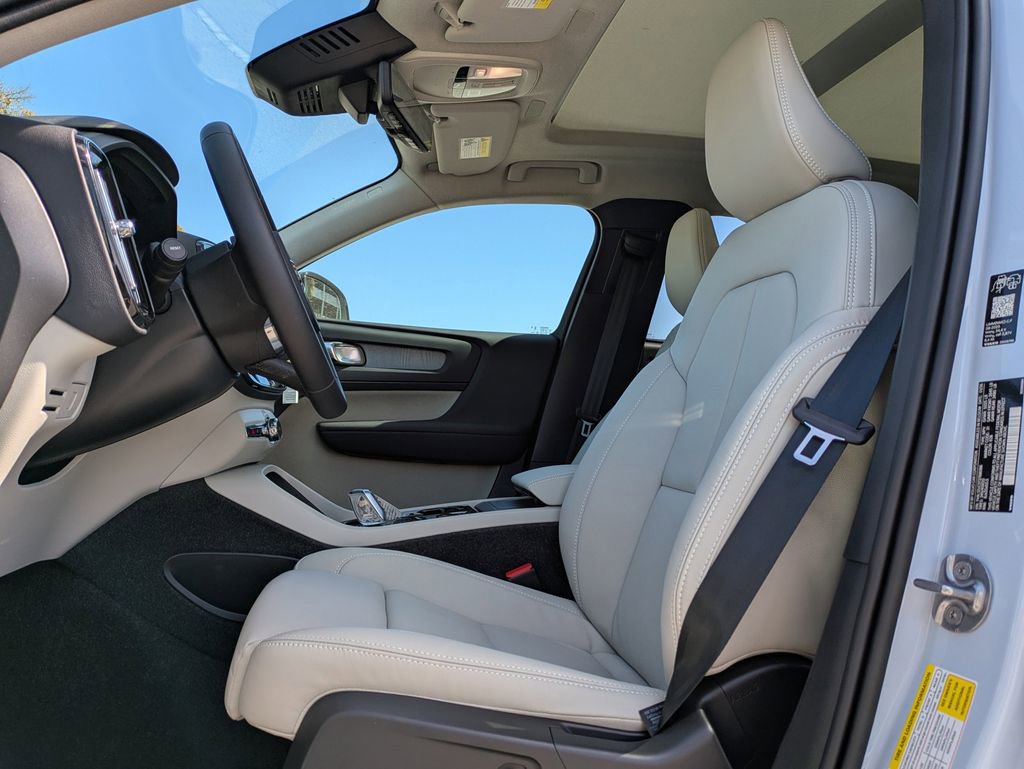 New 2026 Volvo XC40 B5 Plus w/ Protection Package Premier AWD/4WD image 2