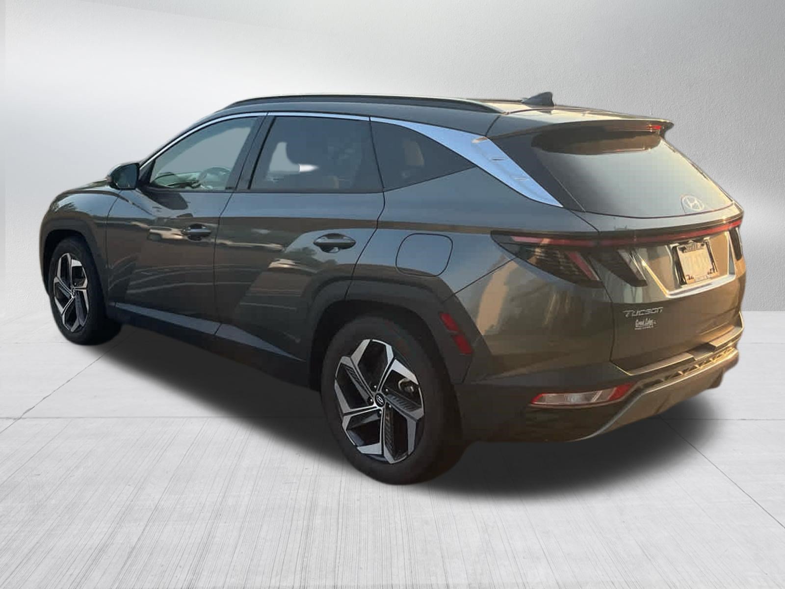 Used 2022 Hyundai Tucson Limited w/ Cargo Package FWD image 2