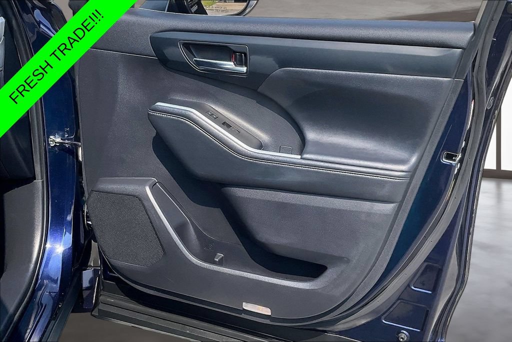 Used 2021 Toyota Highlander XLE AWD/4WD image 28