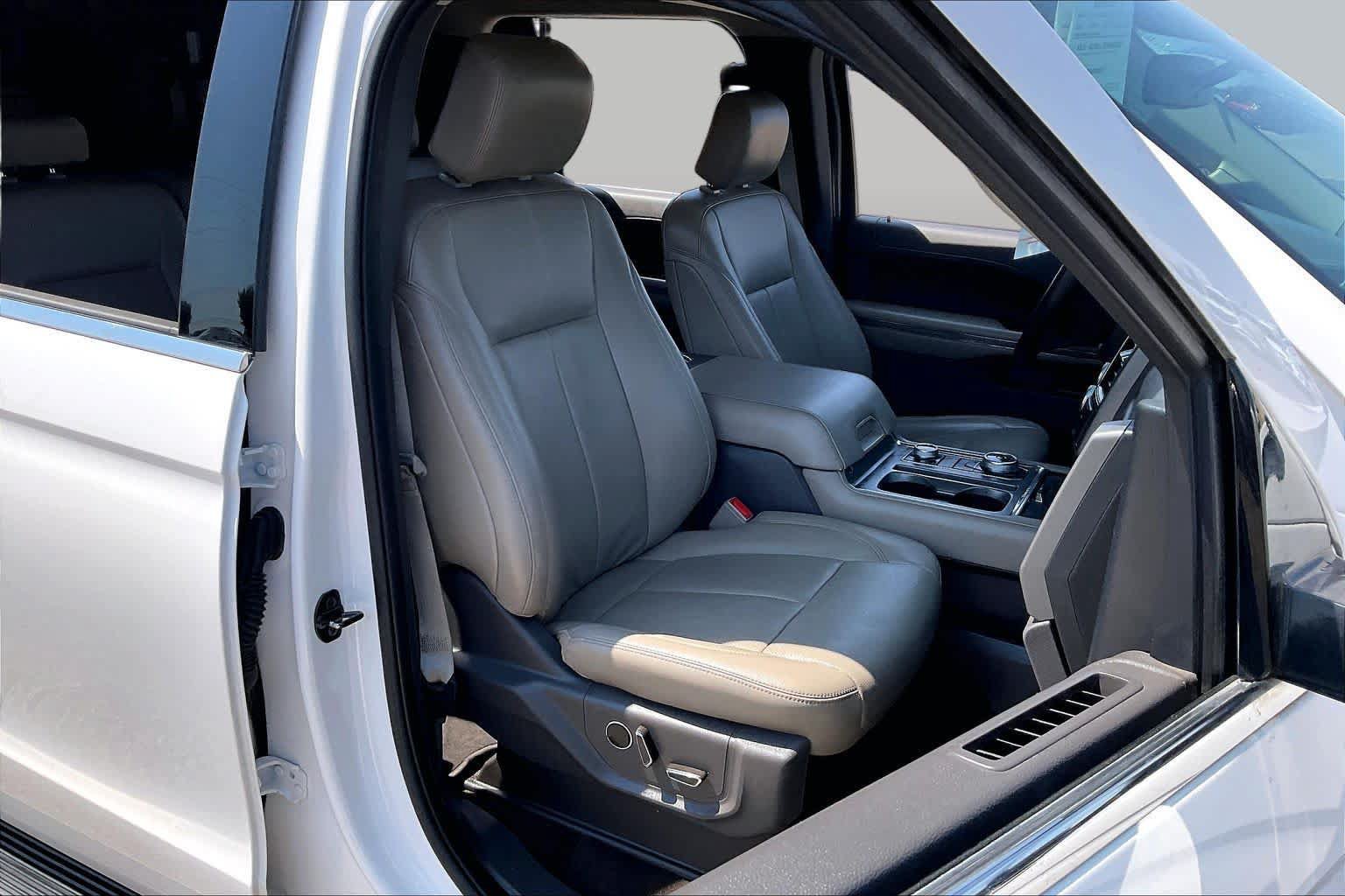 Used 2019 Ford Expedition Max XLT w/ Equipment Group 202A AWD/4WD image 9