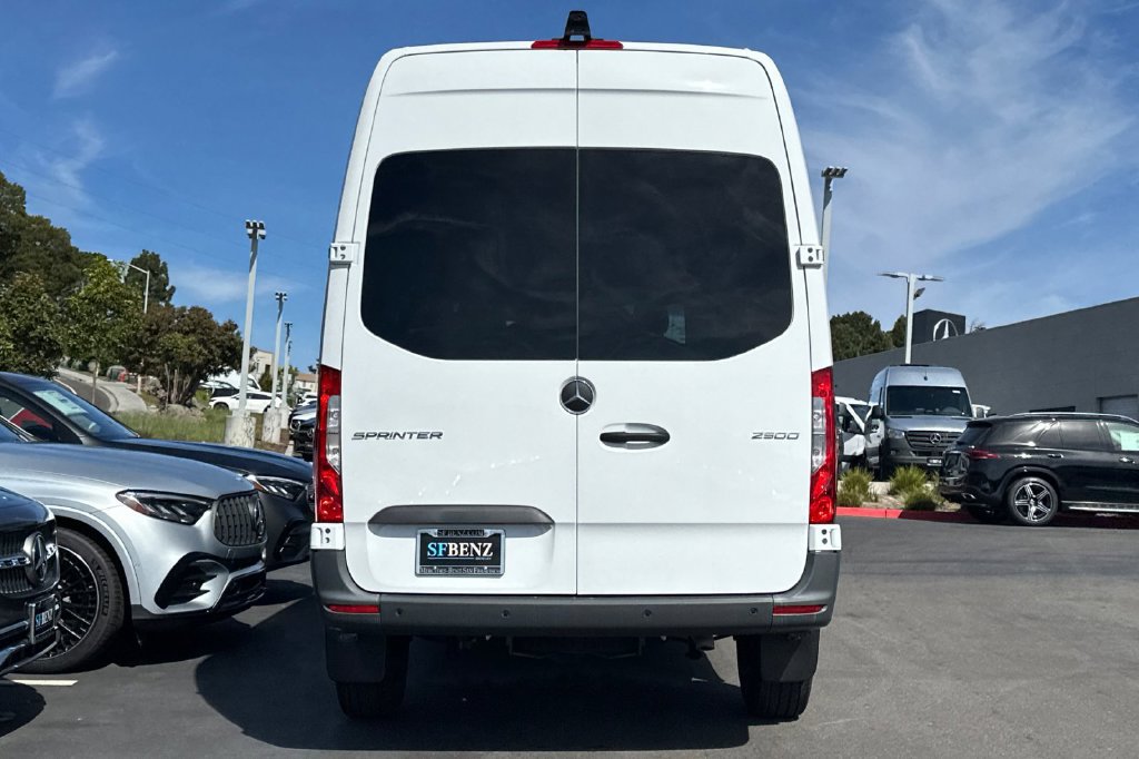 Used 2025 Mercedes-Benz Sprinter 2500 image 5