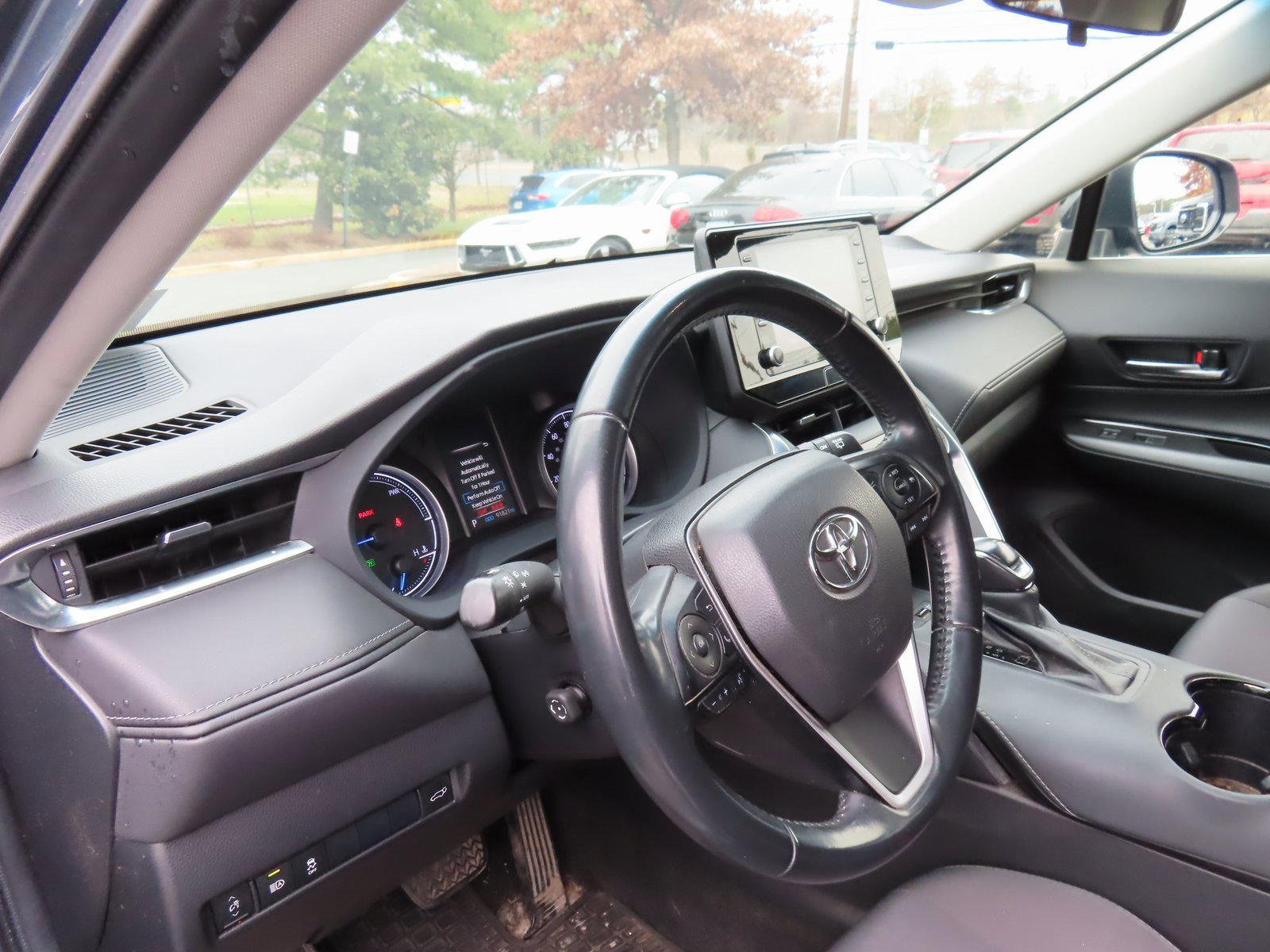Used 2021 Toyota Venza LE w/ Carpet Mat Package (TMS) image 13