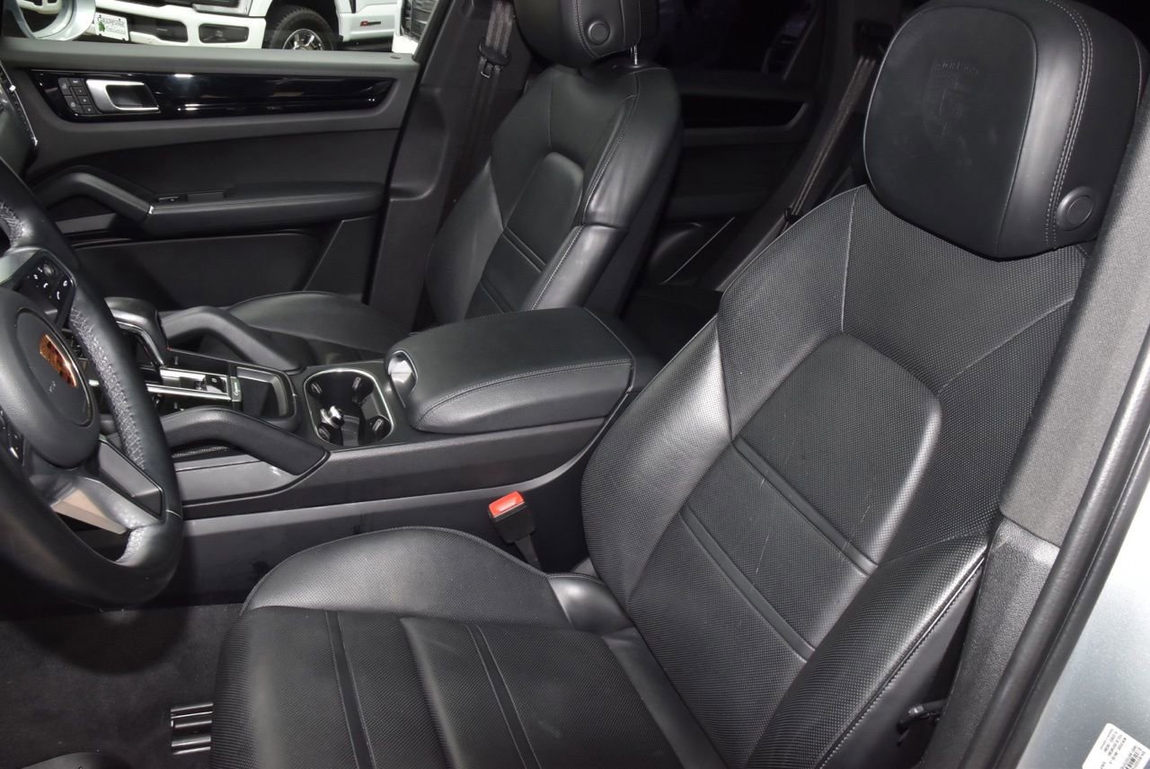 Used 2022 Porsche Cayenne AWD/4WD image 32
