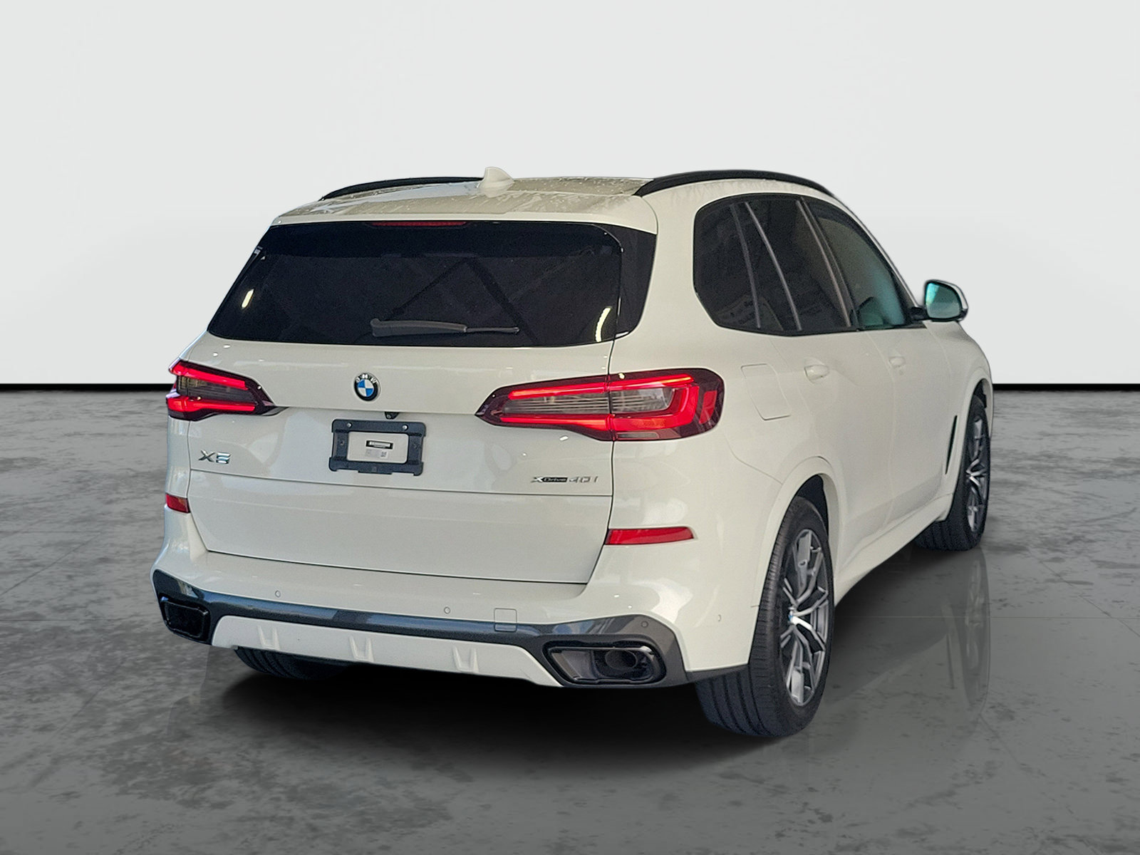 Used 2022 BMW X5 xDrive40i w/ M Sport Package AWD/4WD image 2