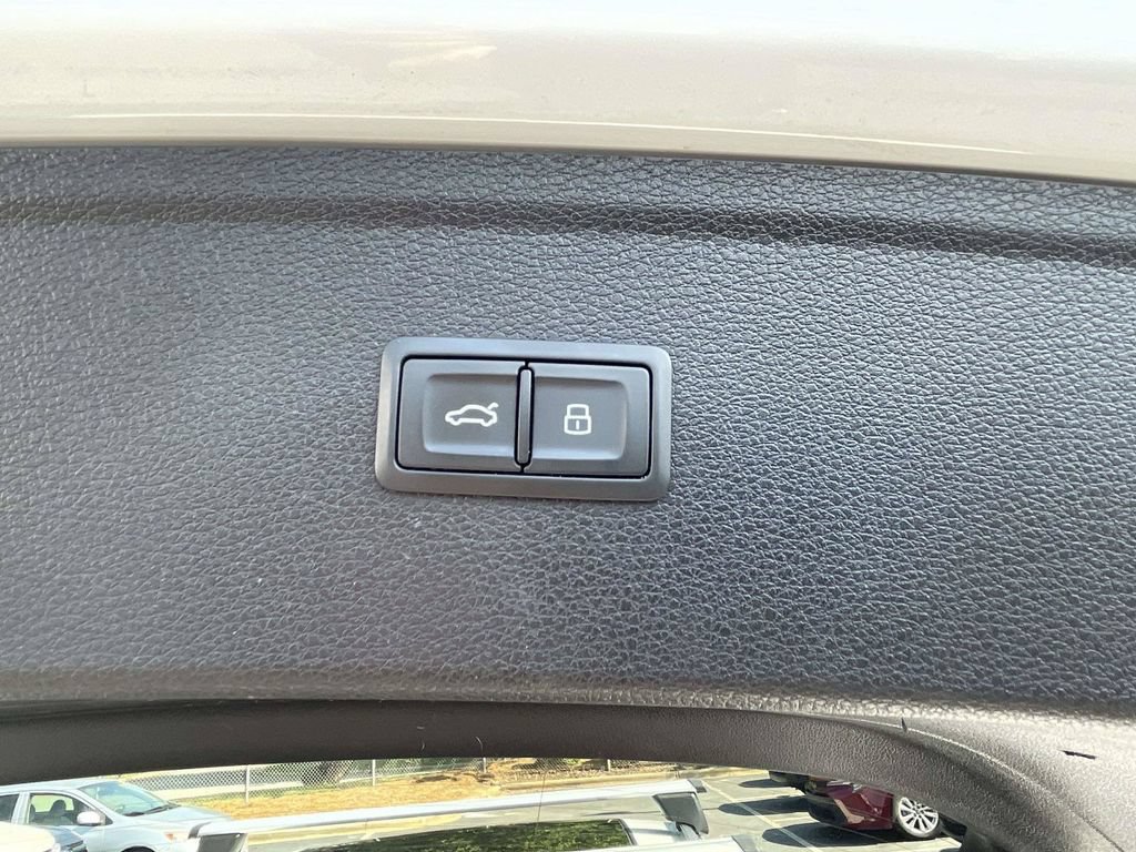 Used 2019 Audi Q5 2.0T Premium w/ Convenience Package AWD/4WD image 13