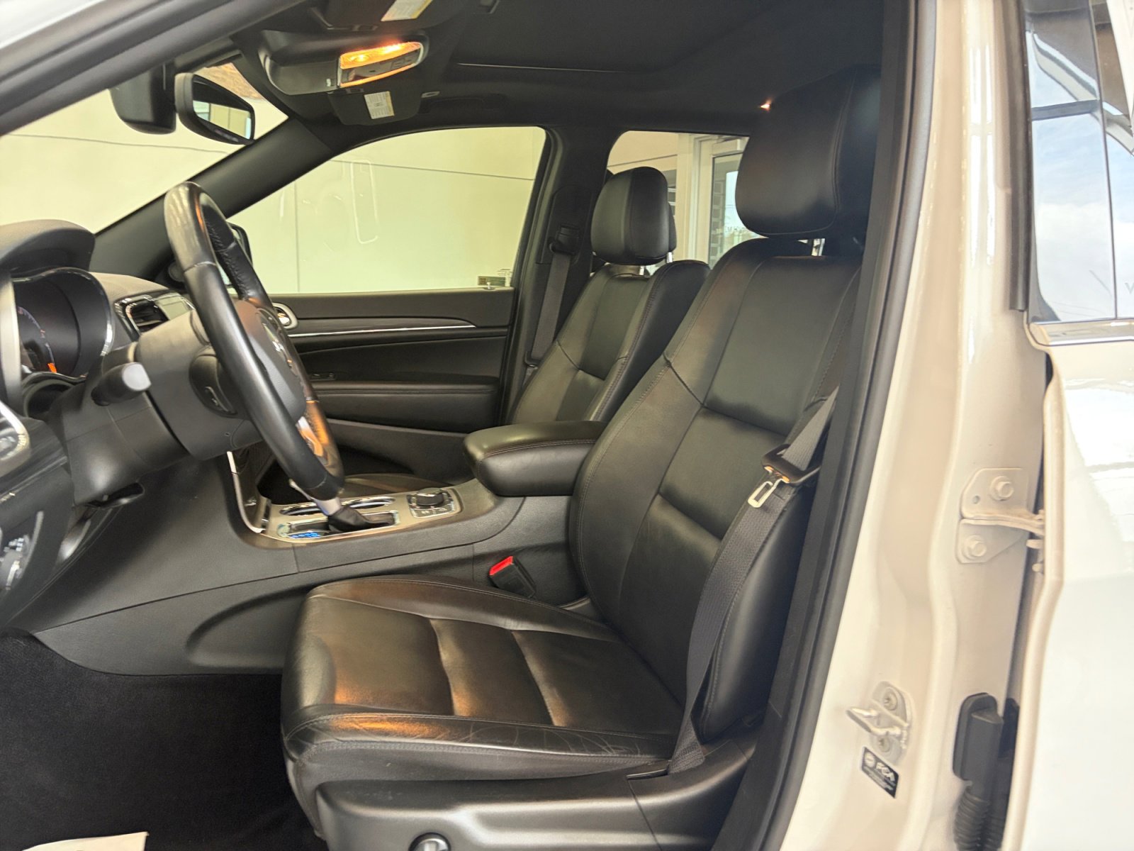 Used 2022 Jeep Grand Cherokee Limited image 11