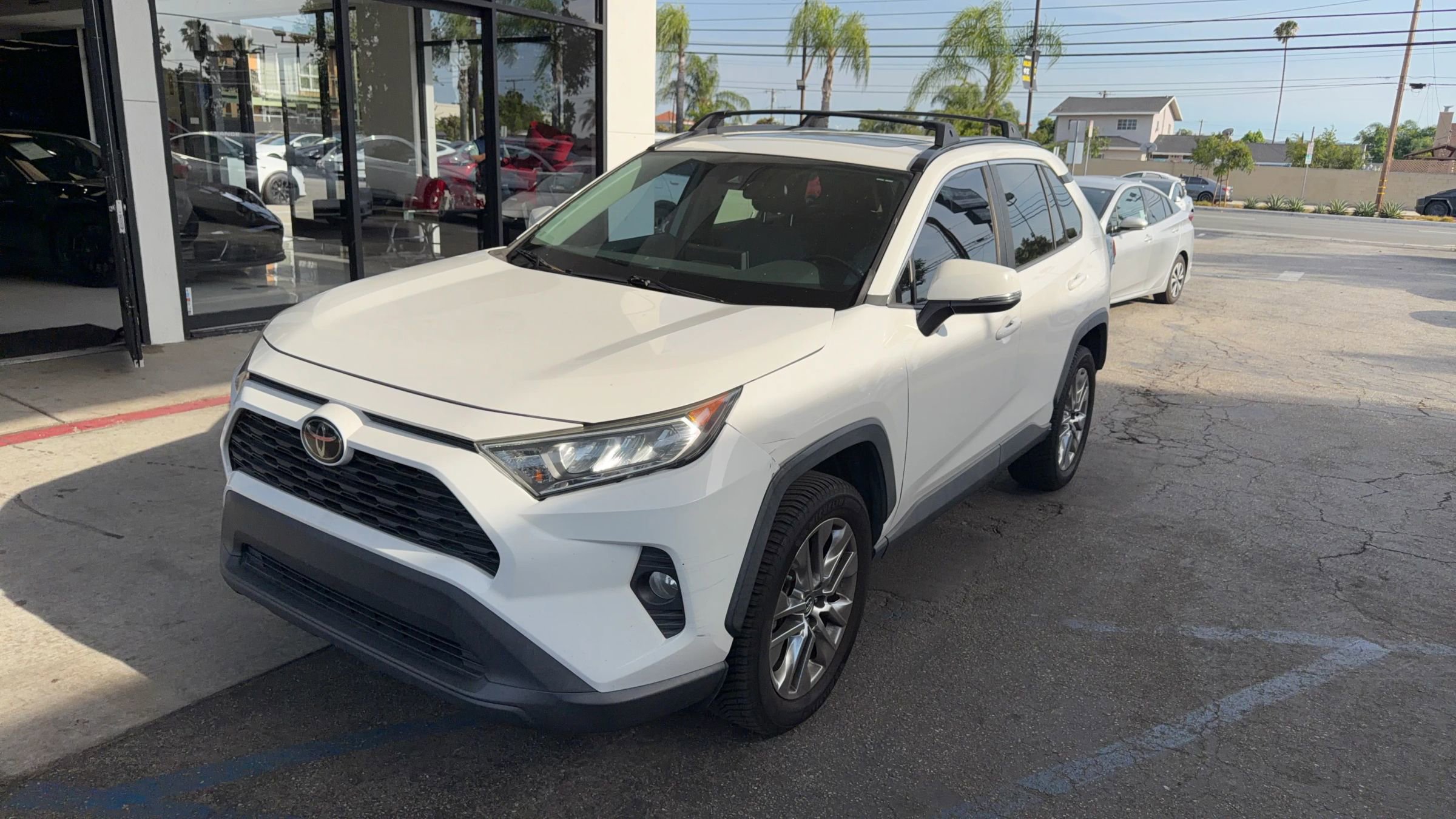 Used 2019 Toyota RAV4 XLE Premium w/ Carpet Mat Package FWD image 1