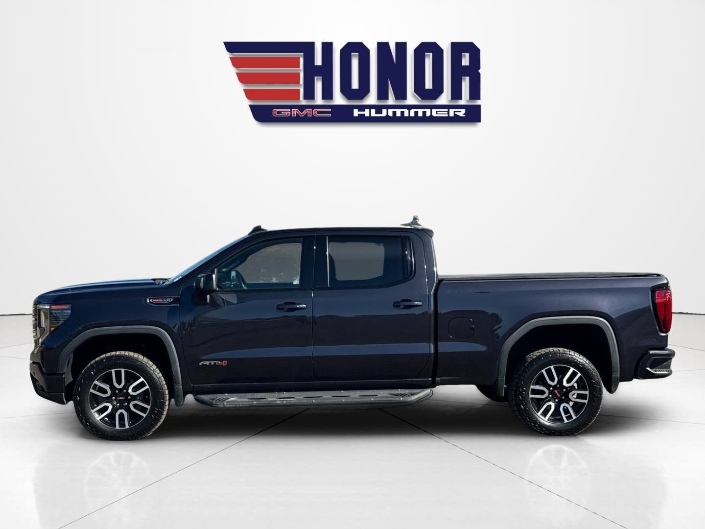 Used 2024 GMC Sierra 1500 AT4 w/ Technology Package AWD/4WD image 7