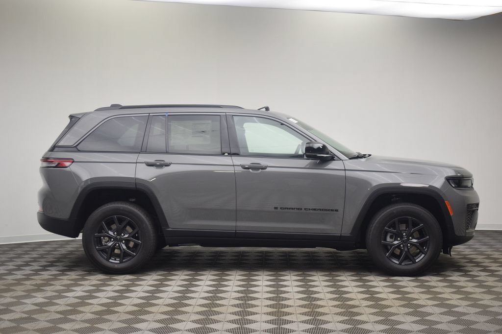 New 2027 Jeep Grand Cherokee Altitude AWD/4WD image 4