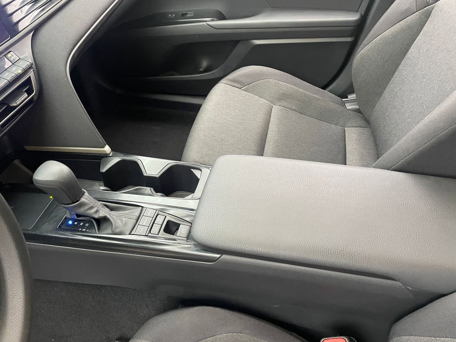 Used 2025 Toyota Camry LE image 40