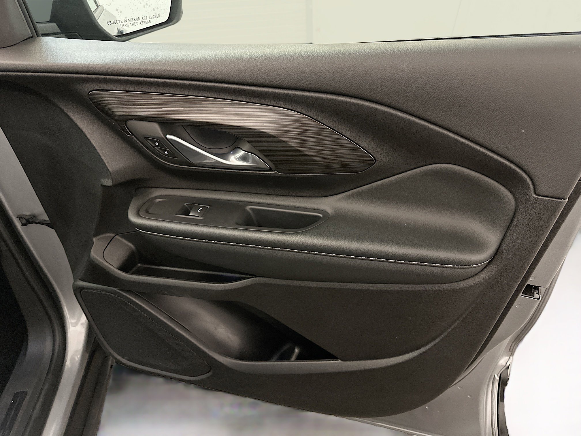 Used 2024 GMC Terrain SLT image 34