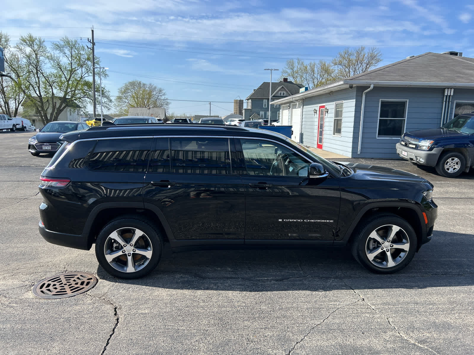 Used 2023 Jeep Grand Cherokee L Limited w/ Luxury Tech Group II AWD/4WD image 3