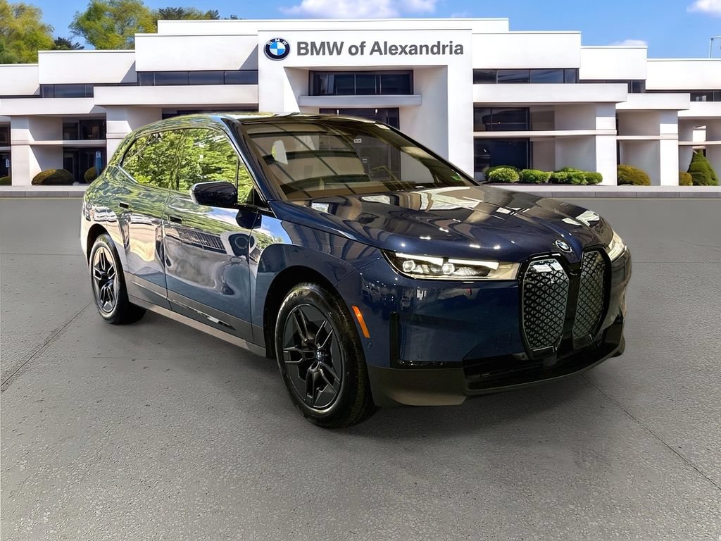 Used 2024 BMW iX xDrive50 w/ Convenience Package AWD/4WD image 3