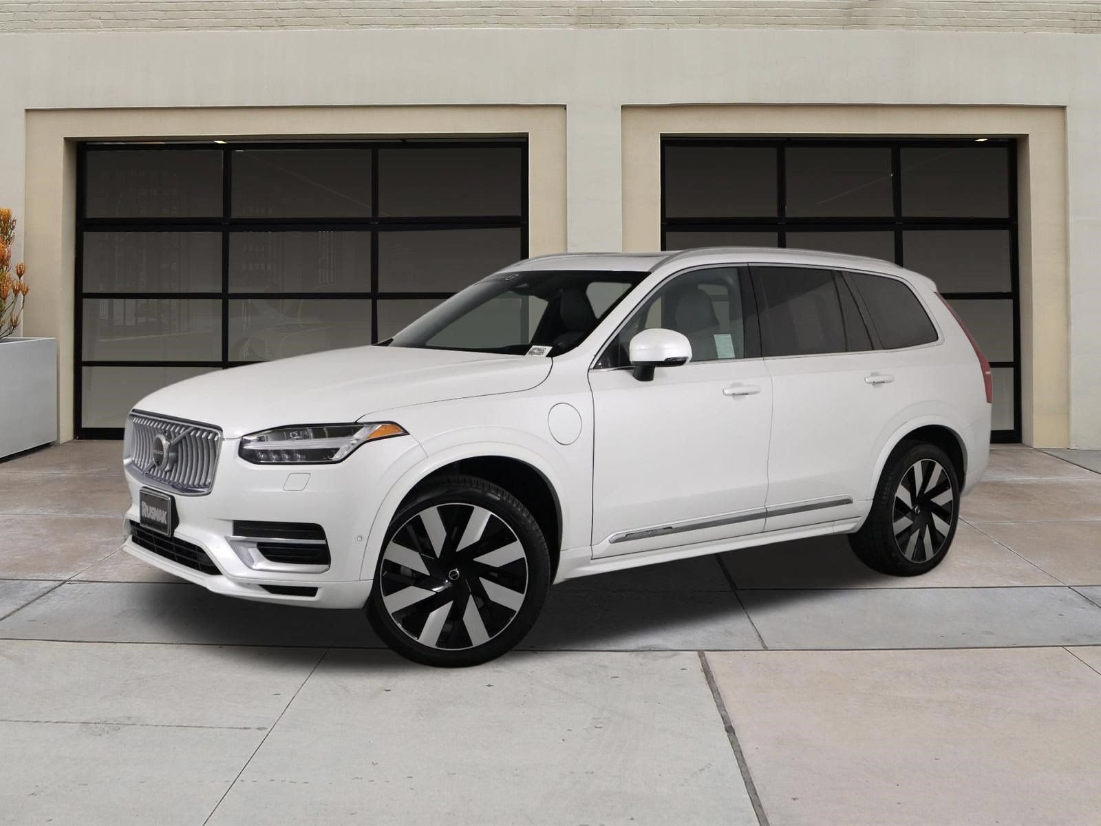 Certified 2023 Volvo XC90 T8 Ultimate AWD/4WD image 3