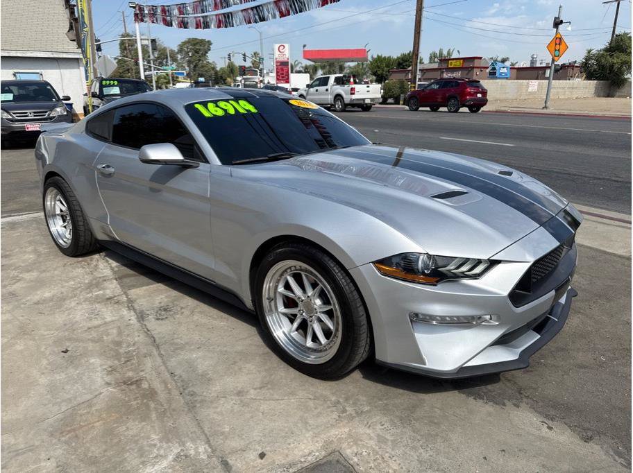 Used 2018 Ford Mustang Premium RWD image 4