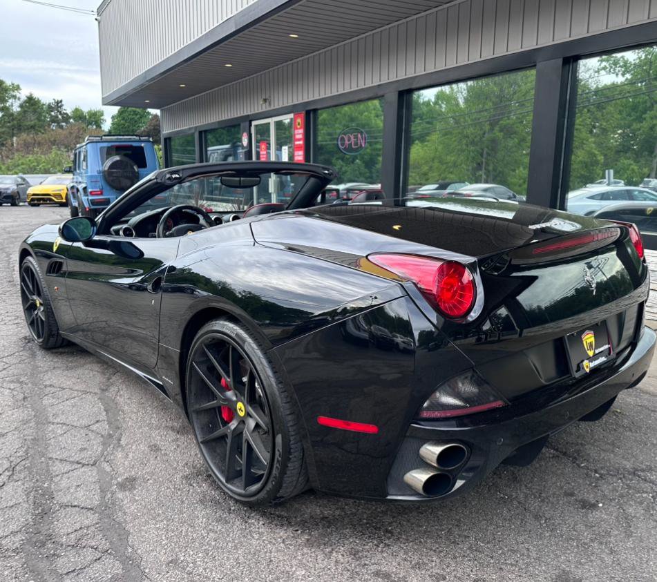 Used 2010 Ferrari California RWD image 17