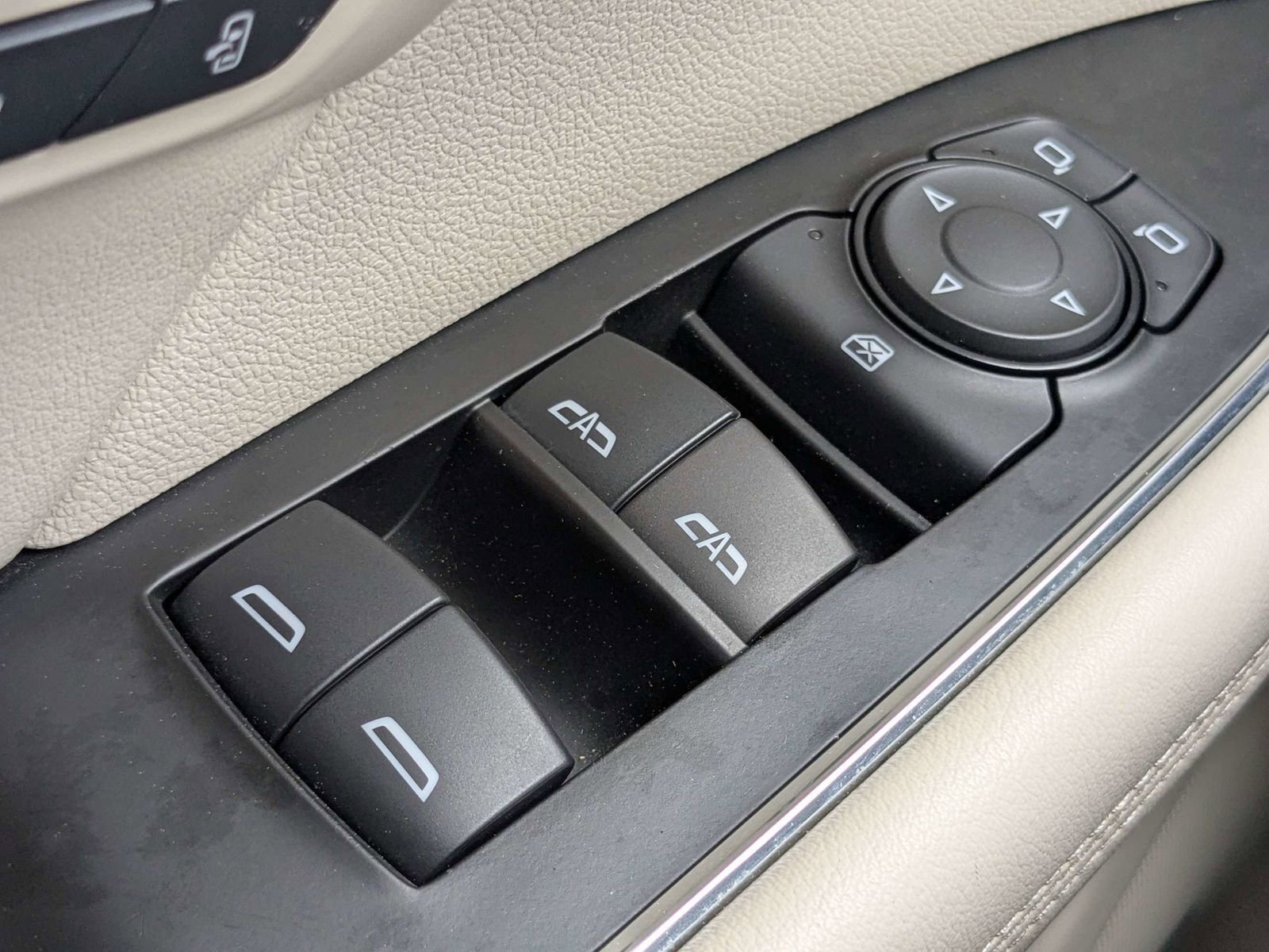 Used 2021 Buick Envision Essence w/ Technology Package I image 26