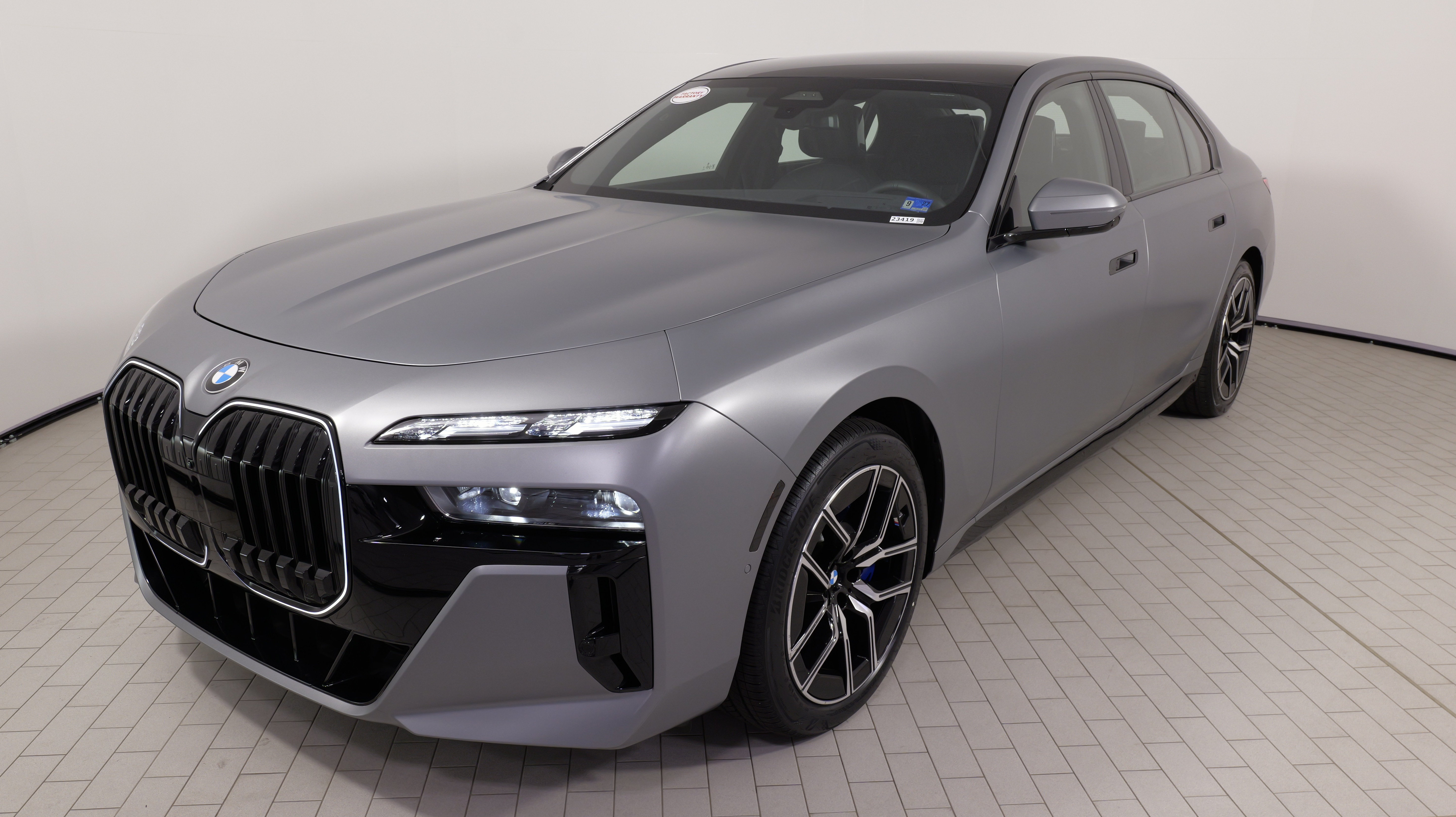 Used 2025 BMW 760i xDrive AWD/4WD image 4