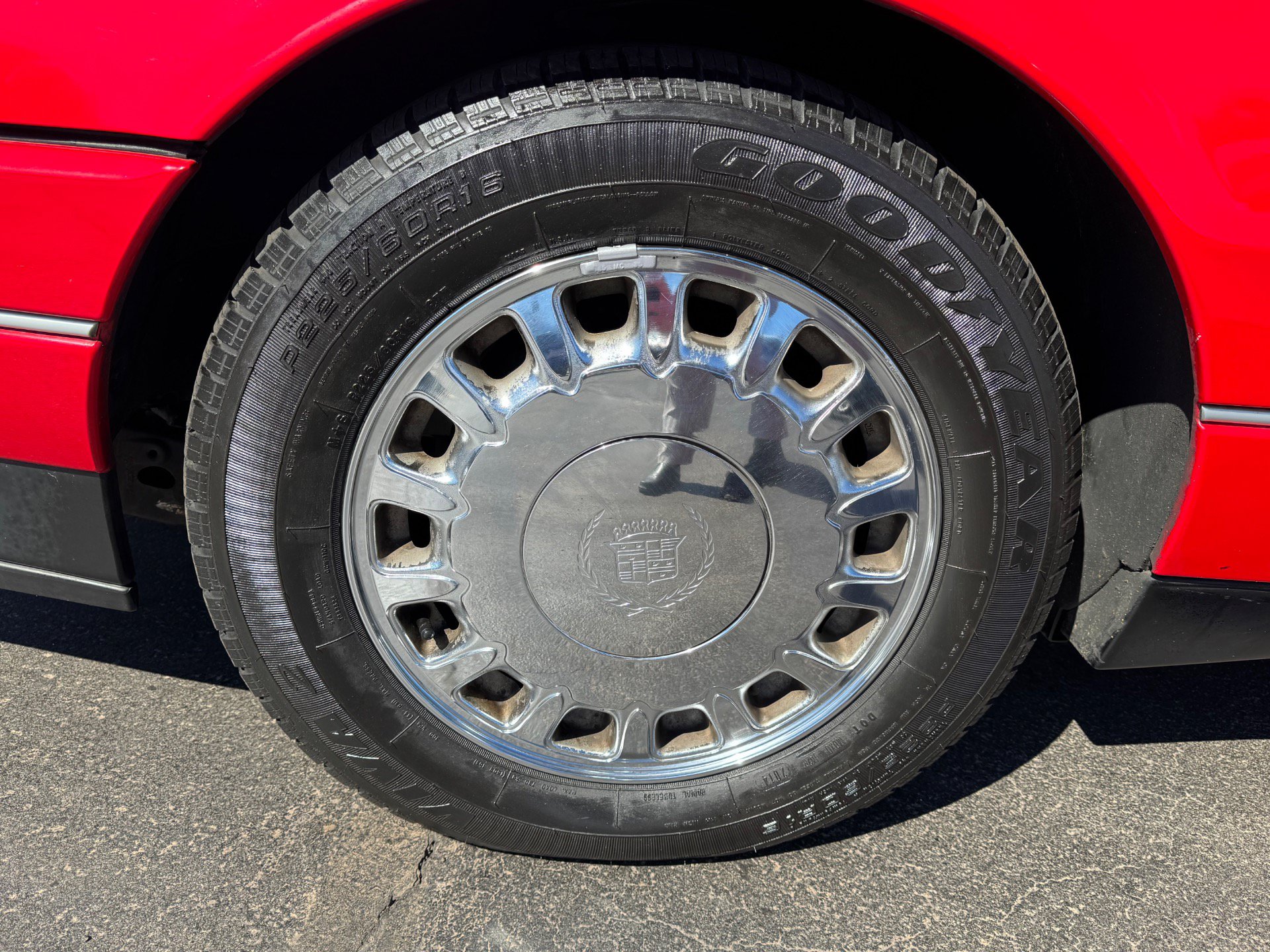 Used 1993 Cadillac Allante FWD image 30