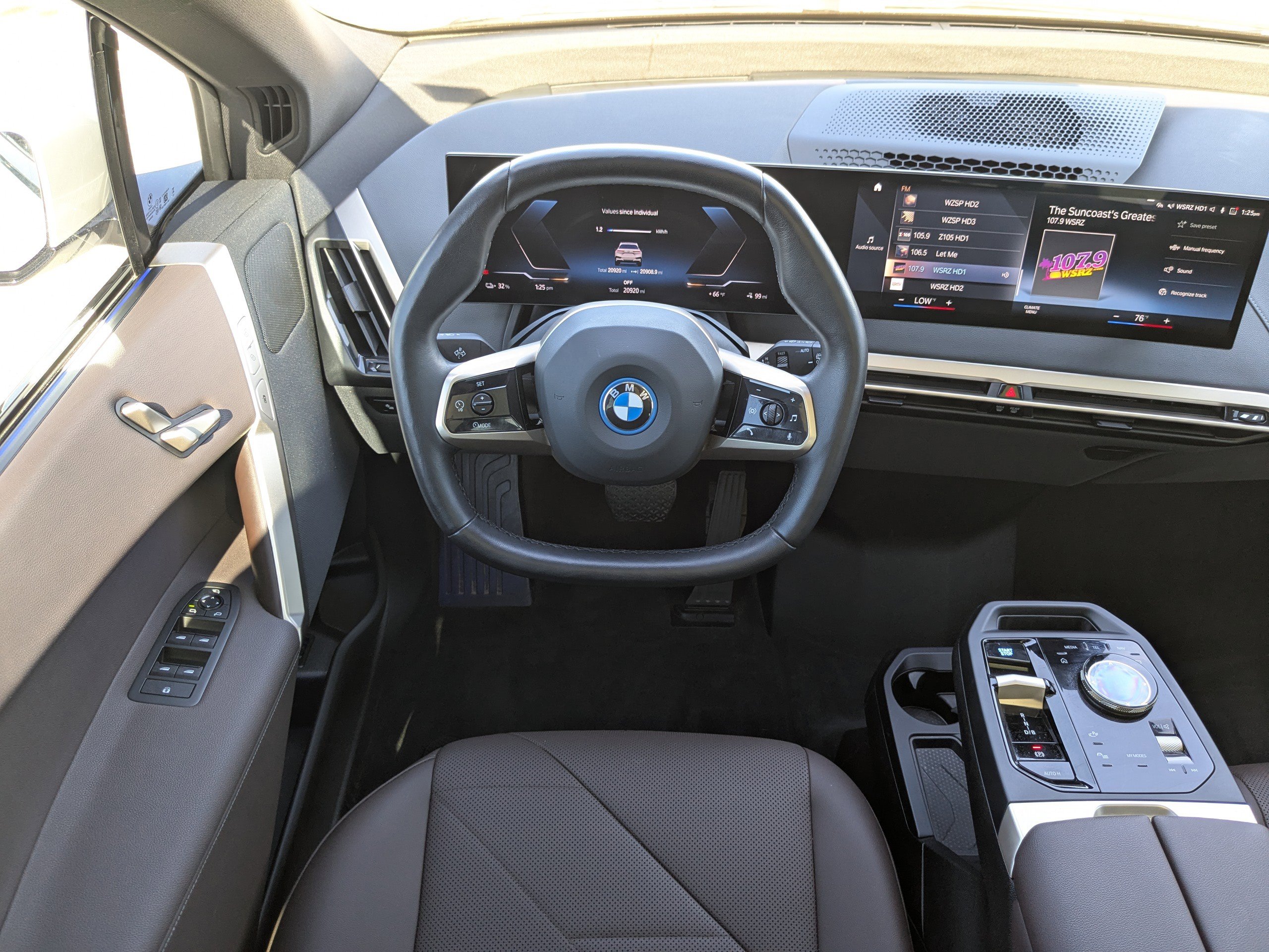 Used 2023 BMW iX xDrive50 w/ Sport Package image 19