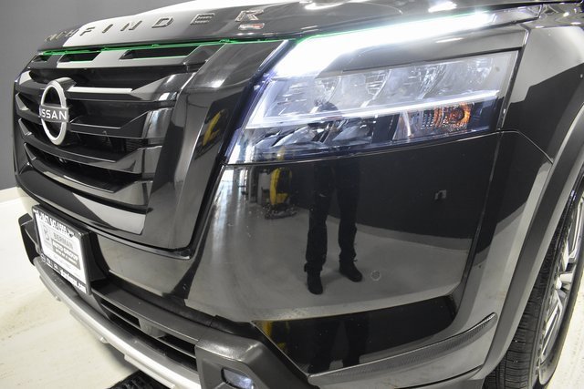 Used 2022 Nissan Pathfinder SL w/ Lighting Package (N92) image 11