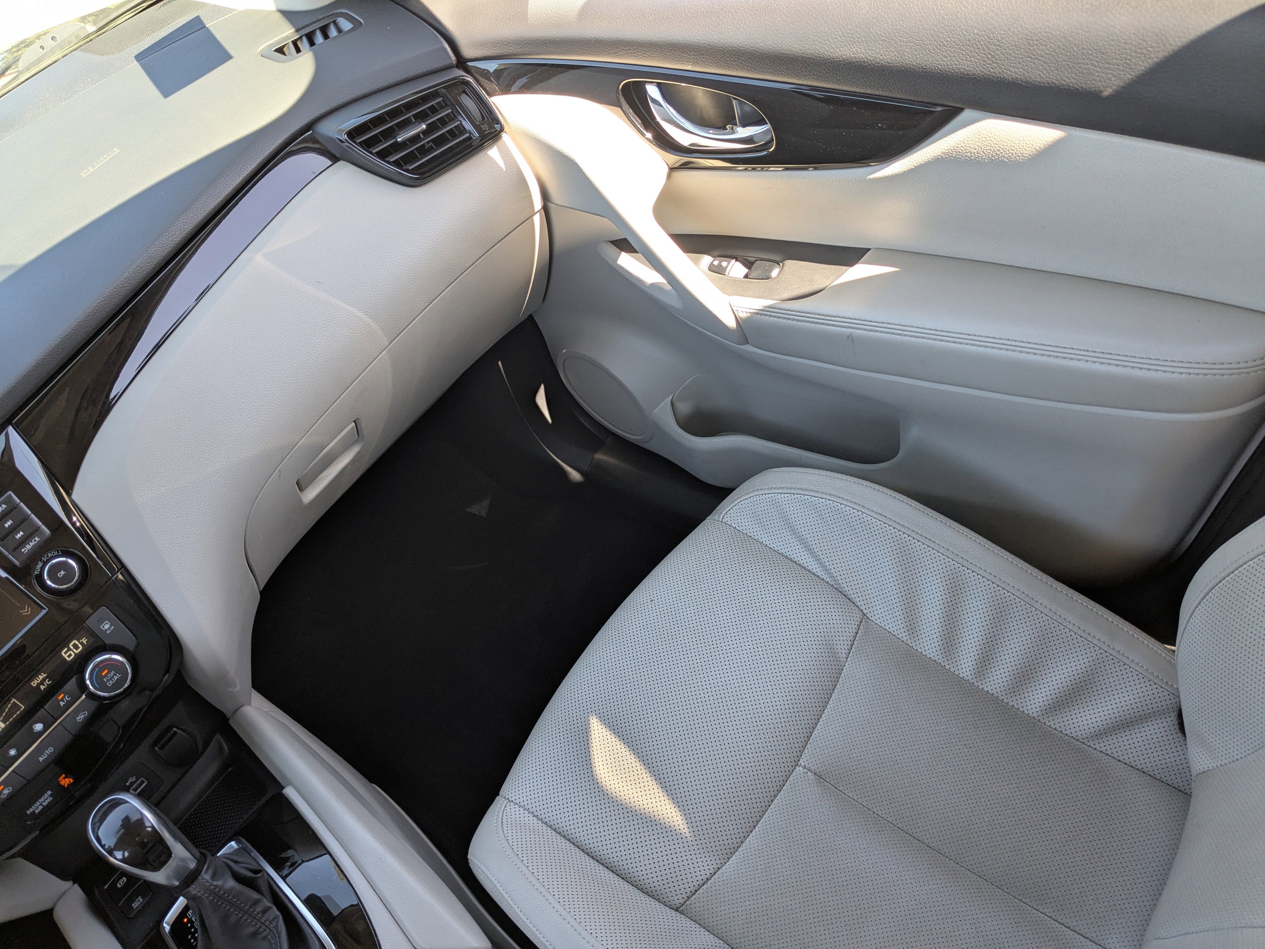 Used 2022 Nissan Rogue Sport SL w/ Premium Package image 18