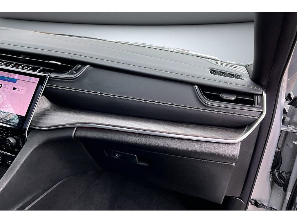 Certified 2025 Jeep Grand Cherokee Overland w/ Luxury Tech Group IV image 18