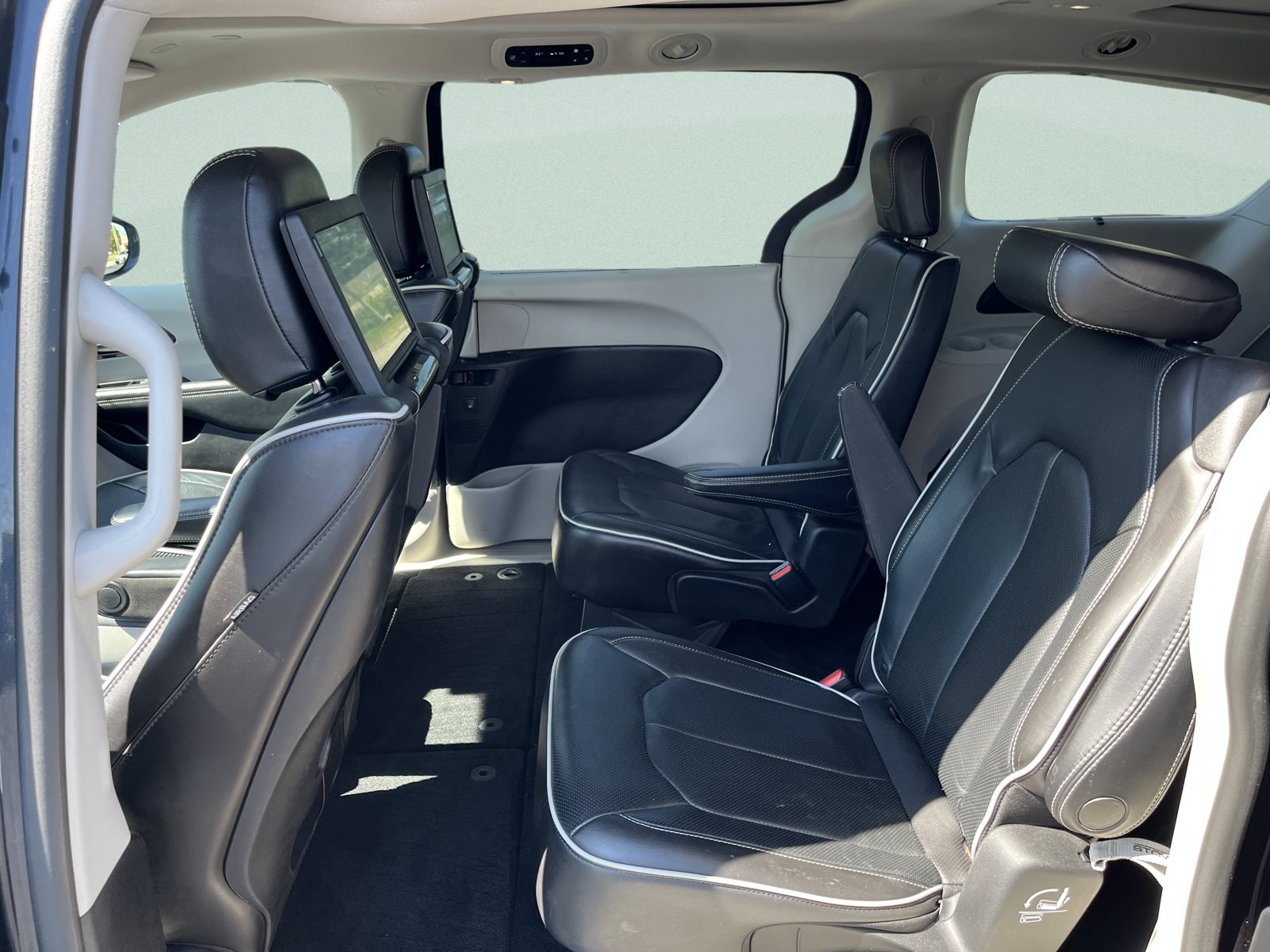 Used 2021 Chrysler Pacifica Limited w/ Uconnect Theater Family Group AWD/4WD image 19
