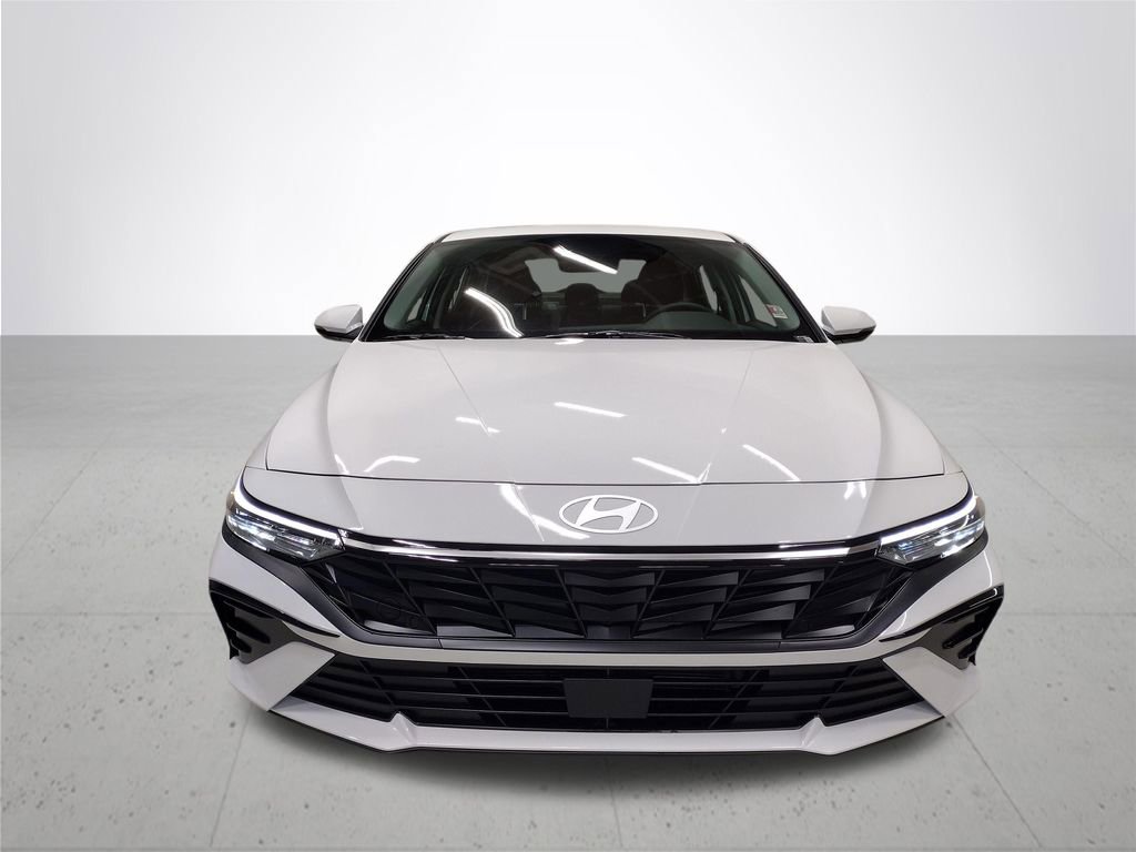 New 2026 Hyundai Elantra Limited FWD image 3